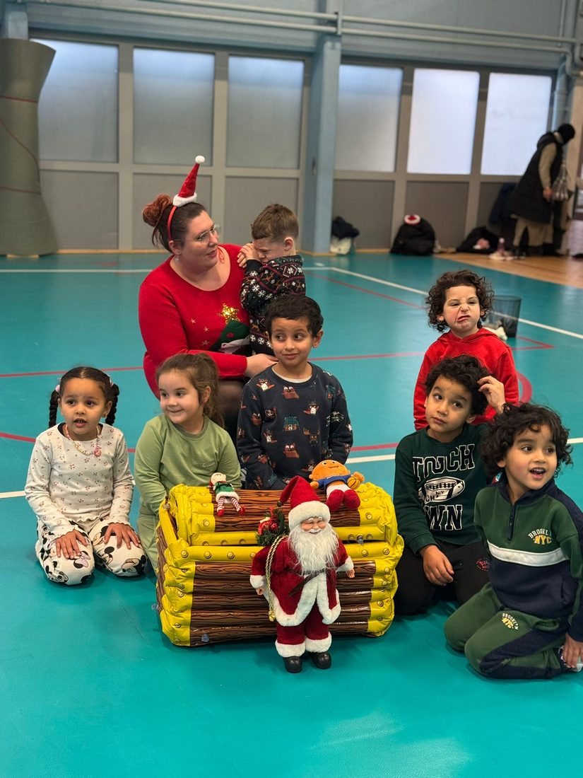 Groupe de micro-basket lors de la fête de Noël du club